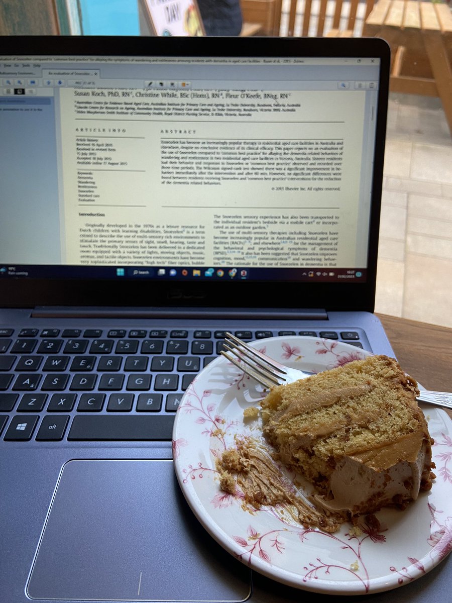 LD00rbar's tweet image. Occupational balance! Coffee and cake. Essential accompaniments to uni reading! 

#occupationalbalance
#OTstudent
#Occupationaltherapystudent