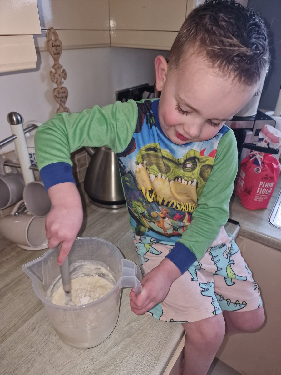 LauraRx11's tweet photo. Cooking lesson with Carter today... he can now make yummy pancakes 🥞 😋 

@cwp_rhymney @cwp_early_years https://t.co/UnHy6BrIlw