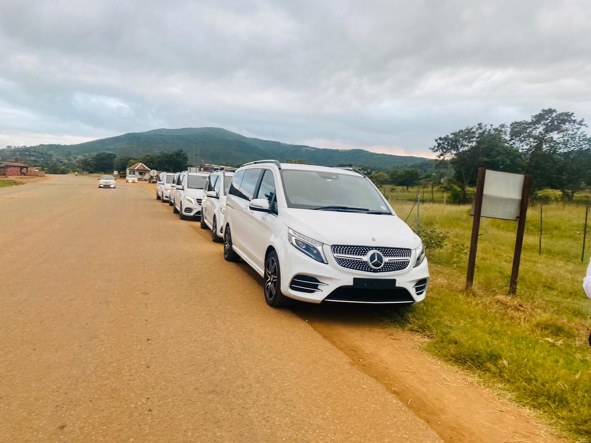 MoseboTm's tweet photo. We specialize in luxurious transport limpopo mpumalanga n gauteng no anywhere
Funeral fleet
Weddings
And all other special events .... Dm for a quote
#Scandal
#SimDope
#AKAFuneral
#JuliusMalema
#tembisa
#Bedfordview https://t.co/zu6IaKGzD4