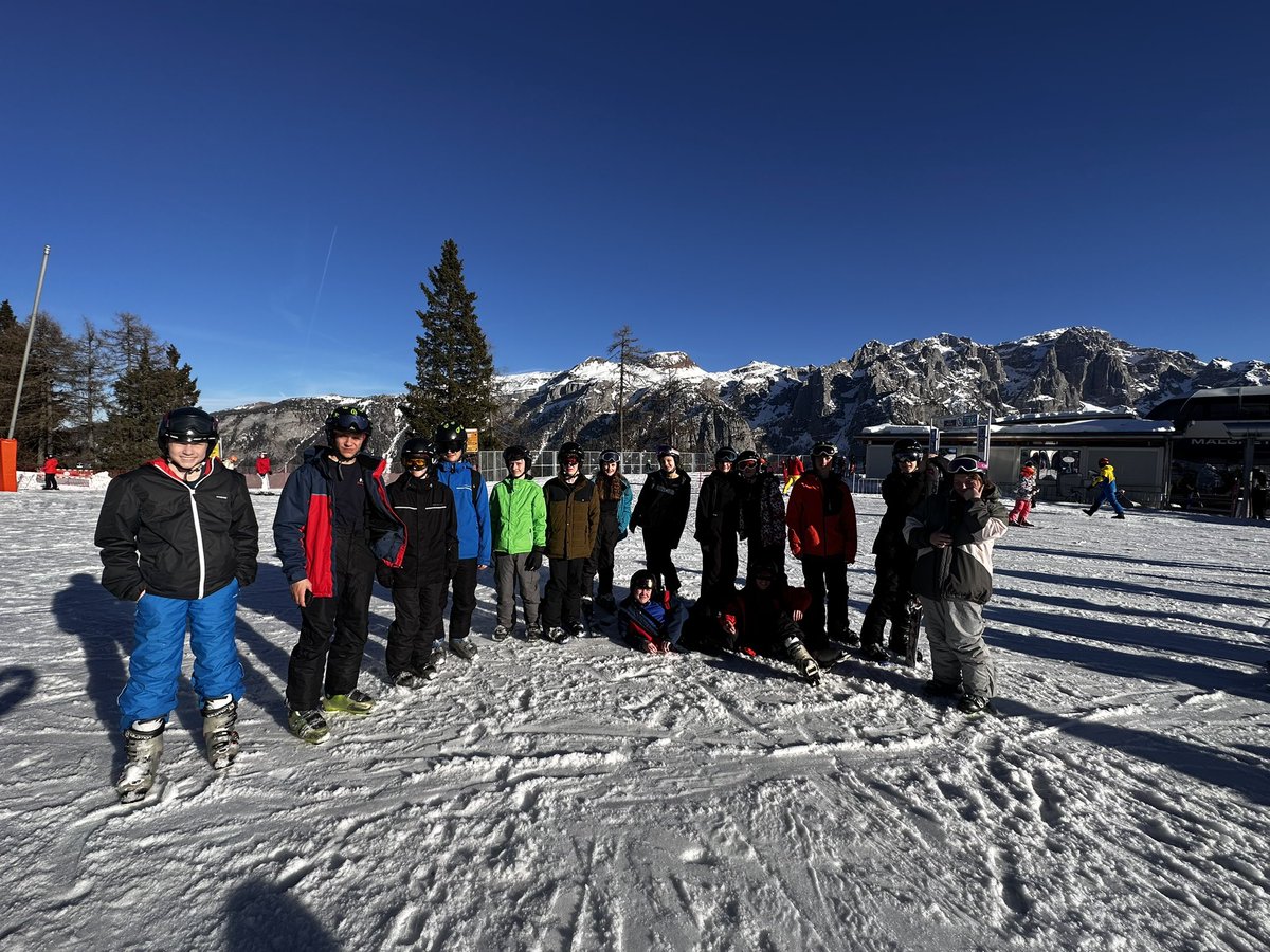 HaslandHallPE's tweet photo. Day 4✅ I think everyone has fallen in love with the slope vibe💜 now to prepare for games night♣️♦️ #challengesconquered #slopelife #italy2023 https://t.co/vouwDtE0lz