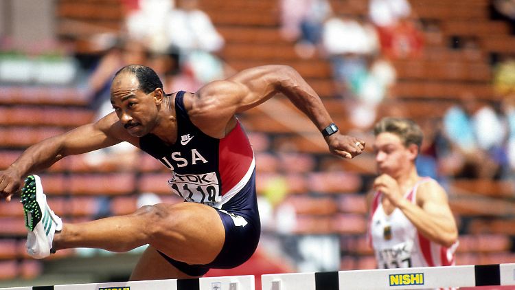 elnuevodiariord's tweet photo. 😓¡Falleció un campeón!😓
El estadounidense #GregFoster, triple campeón mundial y subcampeón olímpico de los 110 metros vallas, falleció el domingo a los 64 años, informó este martes @WorldAthletics.
#ElNuevoDiarioRD #Deportes #Olimpiadas https://t.co/sqlQS75YOv