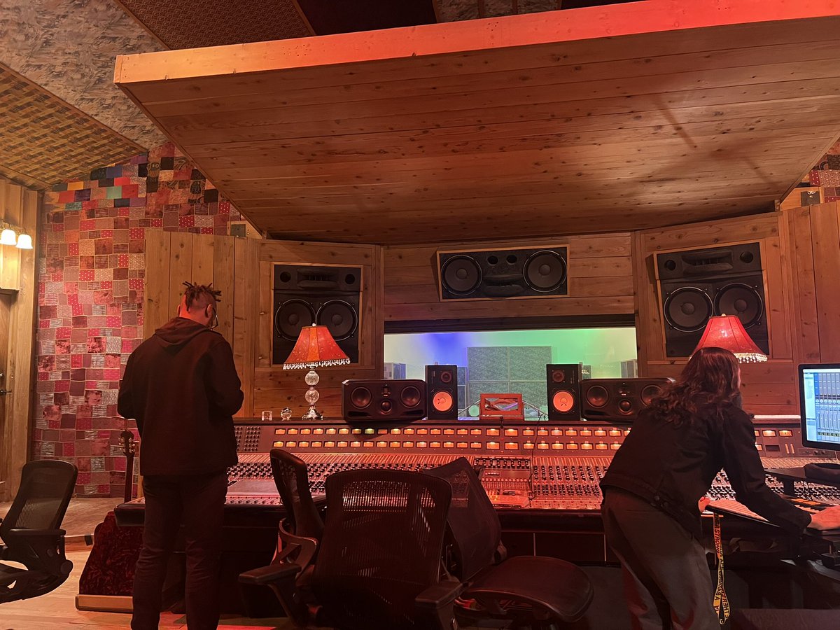 RomeRamirez's tweet photo. Day 1 recording Album #4 for @SublimeWithRome 😱😱😱 https://t.co/89Yu2QyiaZ