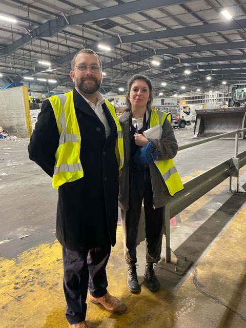 Our Lampton Services Recycle MD <a href="/OnlyDanSmyth/">Dan Smyth</a> was delighted to host Barbora Vaclavova from <a href="/letsrecycle/">letsrecycle.com</a> for a depot tour and recycling industry discussion at our Southall Lane today ♻

#recycle #onehounslow