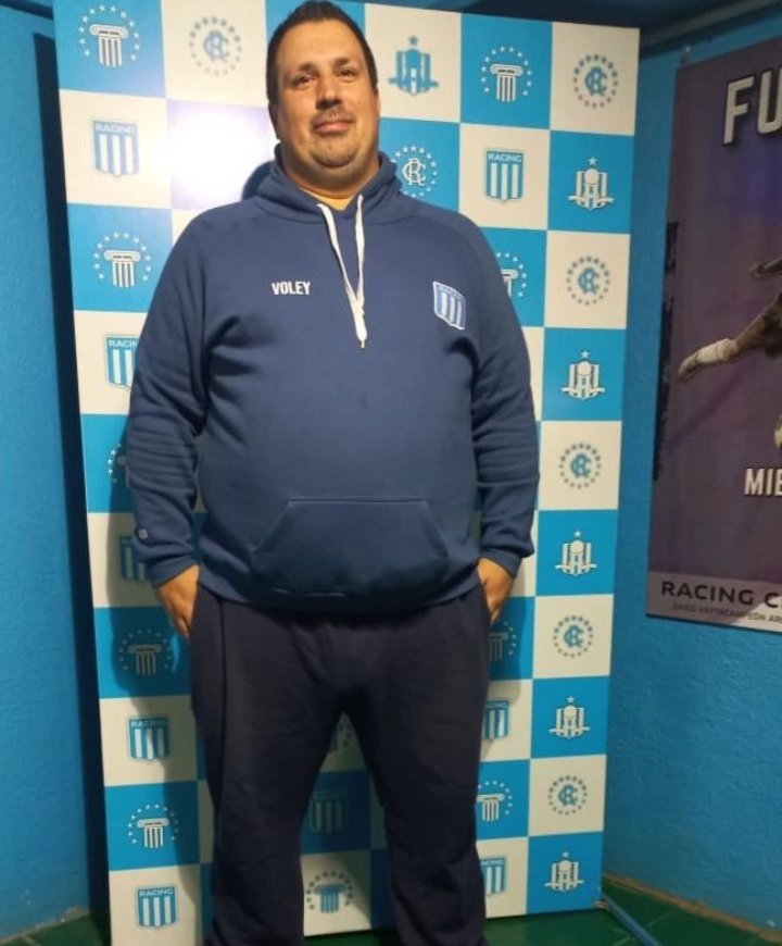¡Presentación de los integrantes de la sede <a href="/RacingClub/">Racing Club</a> Villa del Parque!

En el día de la fecha presentamos a Sebastían Peluffo,<a href="/SAlonsoPeluffo/">Sebastian M. Alonso Peluffo</a> coordinador de <a href="/voleyracingclub/">Voley Racing Club</a> tanto en Federación Metro como Liga de Voley en sus 3 tiras.