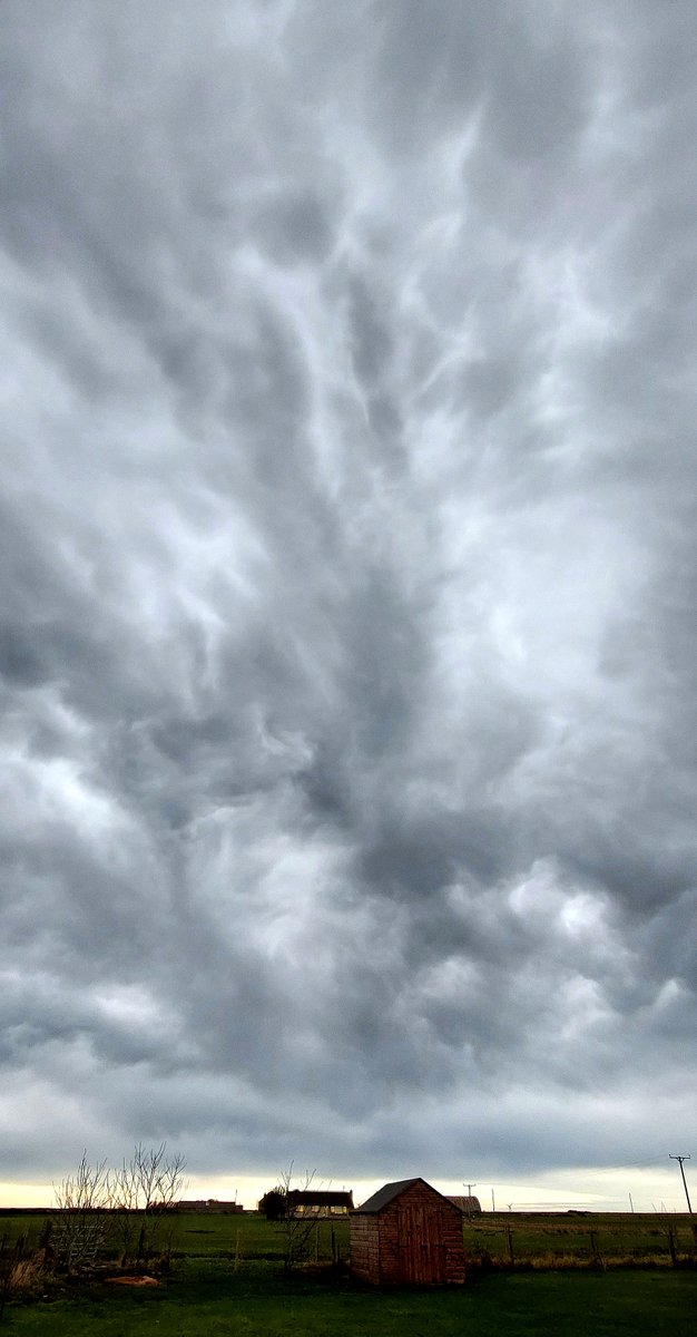 Some interesting mammatus clouds over Northern Scotland this afternoon. <a href="/BBCScotWeather/">BBC Scotland Weather</a>