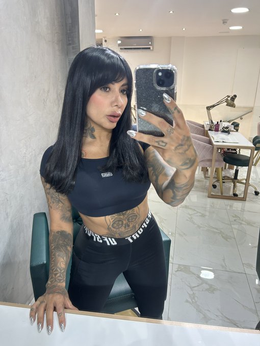 Este nuevo look me hace sentir JODIDAMENTE SEXY,  bueno&hellip; M&aacute;s 🌝 https://t.co/qkZMLfuRmw<a href="/tag/masturbacionfemenina"class="tags"><span>#masturbacionfemenina</span></a>