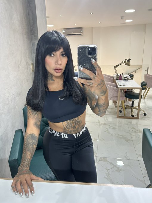 Este nuevo look me hace sentir JODIDAMENTE SEXY,  bueno&hellip; M&aacute;s 🌝 https://t.co/qkZMLfuRmw<a href="/tag/masturbacionfemenina"class="tags"><span>#masturbacionfemenina</span></a>