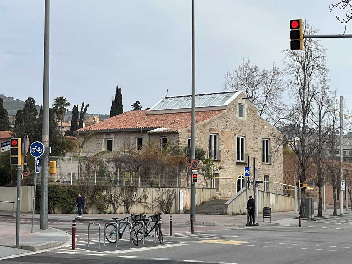 joseangel_bcn's tweet photo. @martamasies @ArxiuHistoric9B @CanValent @CanVerdaguer @patrimoni_arq No se si has tornat a parlar de #canvalent. Per si de cas, et deixo un parell de fotos de la pseudo-rehabilitació. Que en penses? https://t.co/0tL3GRfglA