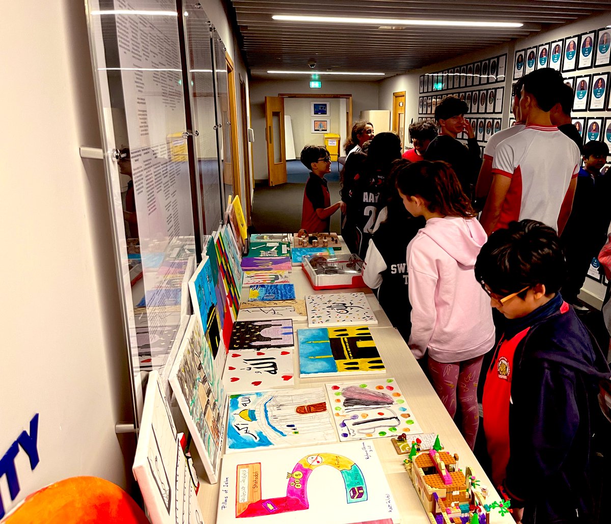 nohabish's tweet photo. Our elementary school #ISLED Ss really enjoyed showcasing their #IslamicArt projects to their #HighSchool guests, as part of the #DAA Islamic Art Festival! #LeopardPride #Joy #Creativity https://t.co/j8HbtIaZg8