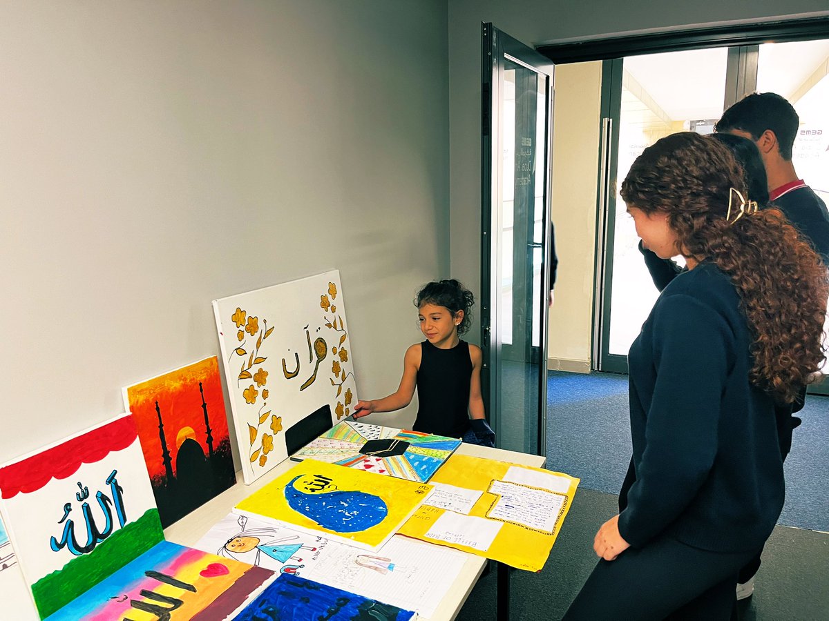 nohabish's tweet photo. Our elementary school #ISLED Ss really enjoyed showcasing their #IslamicArt projects to their #HighSchool guests, as part of the #DAA Islamic Art Festival! #LeopardPride #Joy #Creativity https://t.co/j8HbtIaZg8