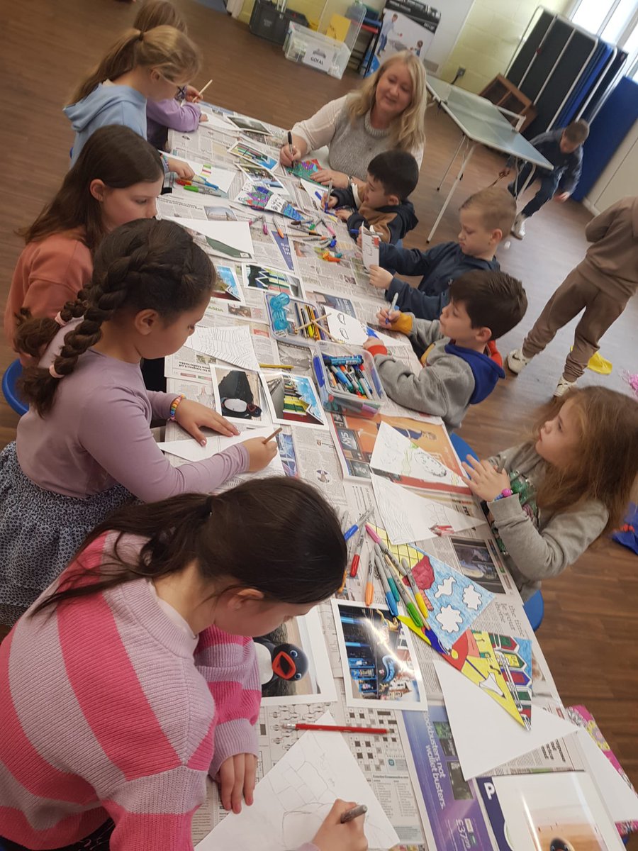 Llawer o hwyl a sbri yn Bwrlwm <a href="/gwaunynant/">Ysgol Gymraeg Gwaun Y Nant</a> heddiw gyda Nia yn cynnal gweithdy bunting, gwisgo lan a dathlu dydd crempog! Lots of fun &amp; games at Ysgol Gwaun y Nant in Barry….pancakes, bunting &amp; planting sunflowers! 🌻 <a href="/Ygbm_pontio/">YGBM_Pontio</a> @VALEFIS