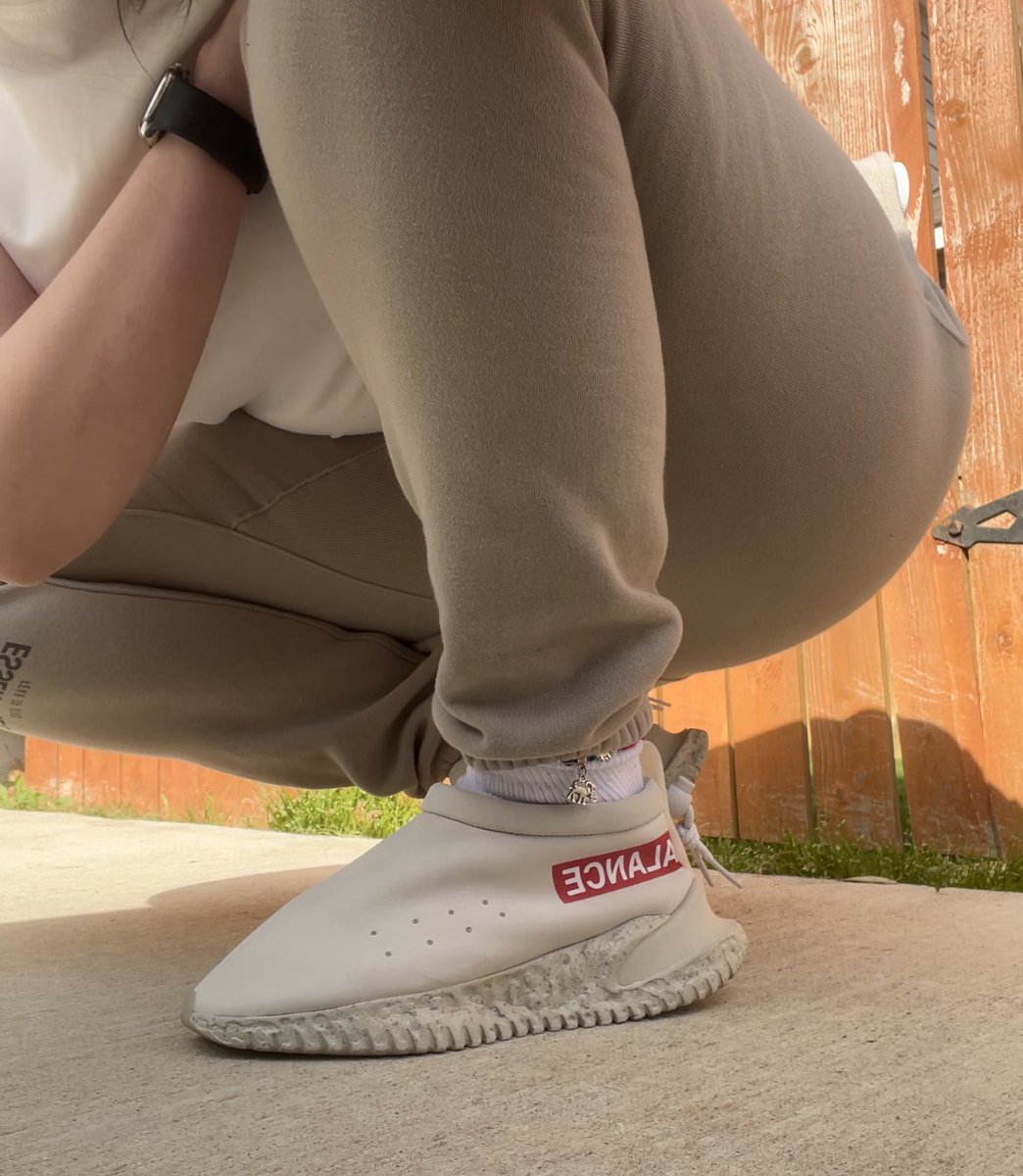emob_'s tweet photo. UN-DS’d the Nike Moc Flow x UNDERCOVER… I’m in love. ❤️
Pretty much TTS. So far, comfy AF. Highly recommend. Don’t sleep!
#unDS #Nike #yoursneakersaredope #snkrskickcheck #fogessentials #kotd #wdywt @karidaniels https://t.co/RmvWrGWiq6