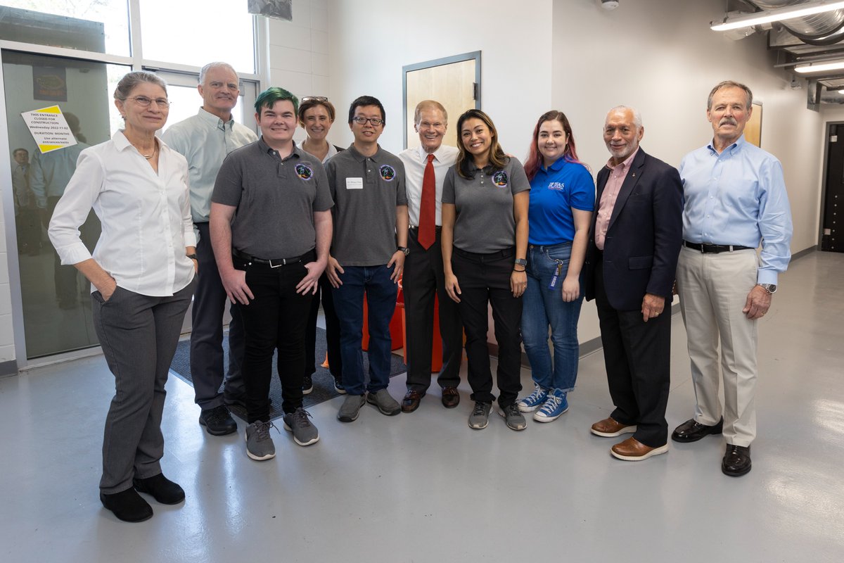 UF_Space_Plants's tweet photo. On Friday we were excited to host @NASA's  @SenBillNelson , @cboldenjr &amp; #AstroHoot to show them the work we love doing here @UF / @UF_IFAS.  They were able to take a few minutes to chat with us about the current @NASASpaceSci  / @ISS_Research work and our Lunar Plant work! https://t.co/72BX2WhSCY