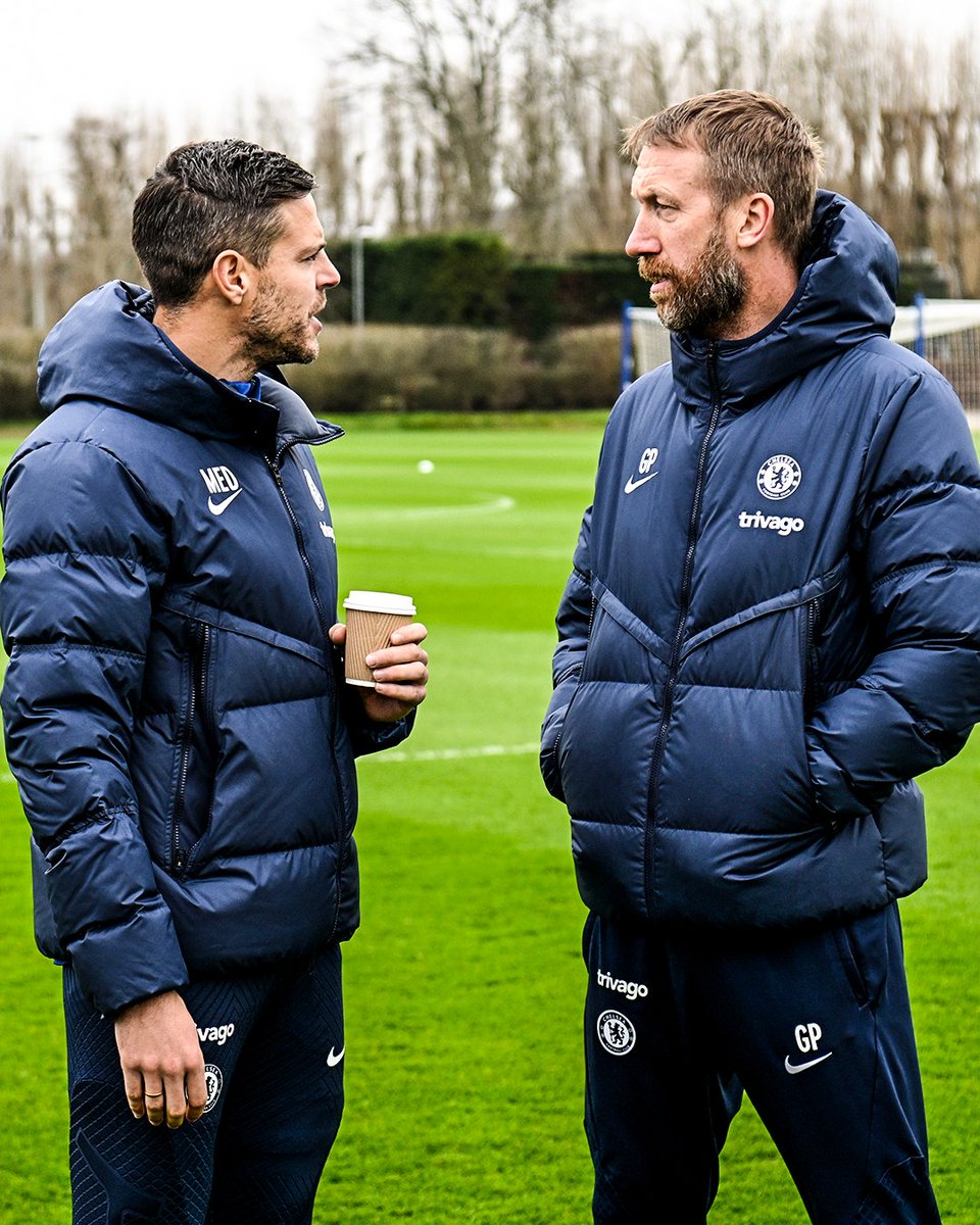 brfootball's tweet photo. César Azpilicueta is out of hospital and back taking in Chelsea training after being stretchered off with a head injury over the weekend 💙 https://t.co/21RWihy4jL