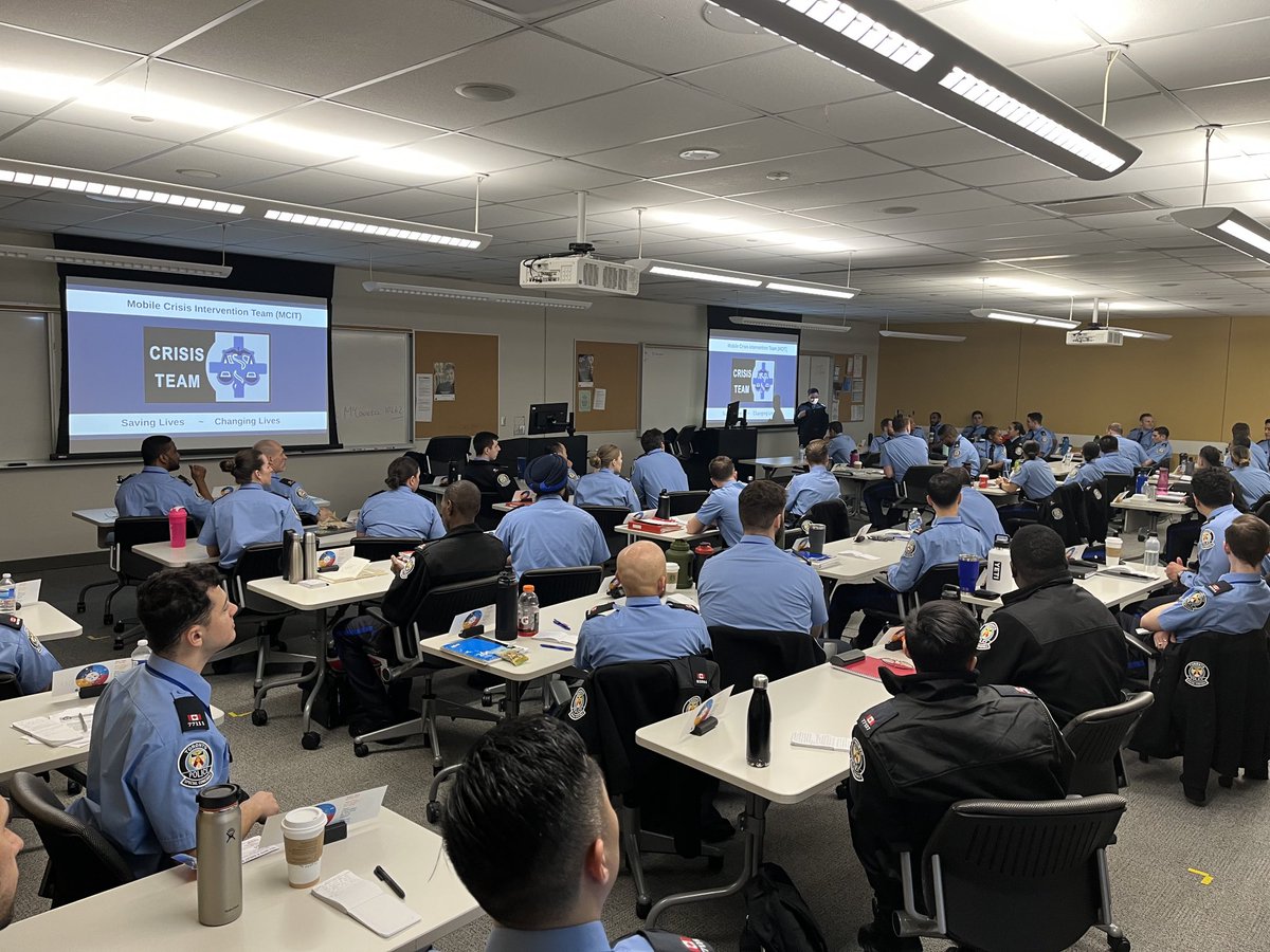 A pleasure to partner with Sgt Spyropoulos as we spoke with 59 new special constables this morning about the MCIT. Congratulations to the class on their graduation next week. ⁦@TPS_MCIT⁩