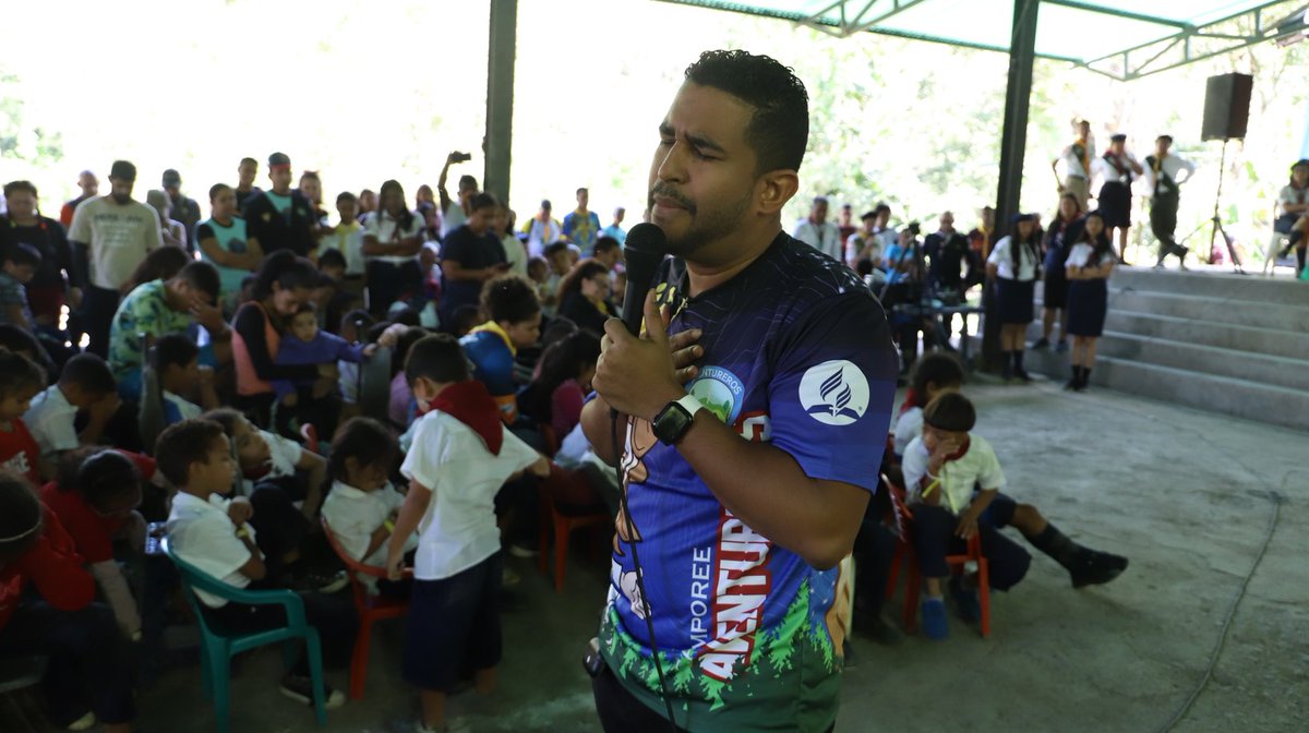 UVOriental's tweet photo. El director juvenil asociado de la Conferencia General de los Adventistas del Séptimo Día predicó la palabra de Dios, basado en la historia de Mefiboset, y manifestó: "Eres valioso para Dios y pronto te llevará al cielo a sentarte en su mesa".

#TourAmistadesEternas
#UVOenAccion https://t.co/epZeG5yvMI
