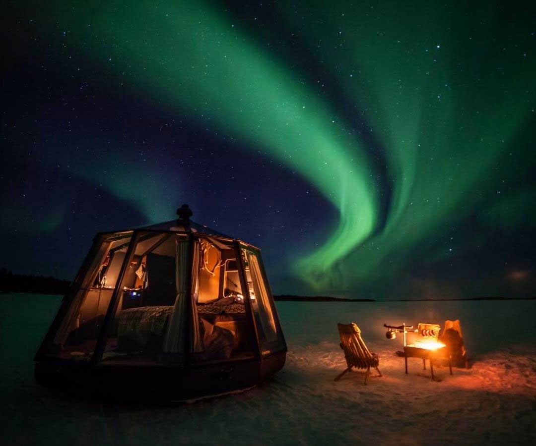 listitsweden's tweet photo. 9 tips för en fulländad vinter-värmester i Värmland
Mystiska Kittelfältet.
https://t.co/MP2bnFqJRe

En gnistrande vinter i VärmlandI Värmland finns massor att göra! 

Bilden; Yggdrasil Igloo Water Huts https://t.co/oy4DbBZPRn