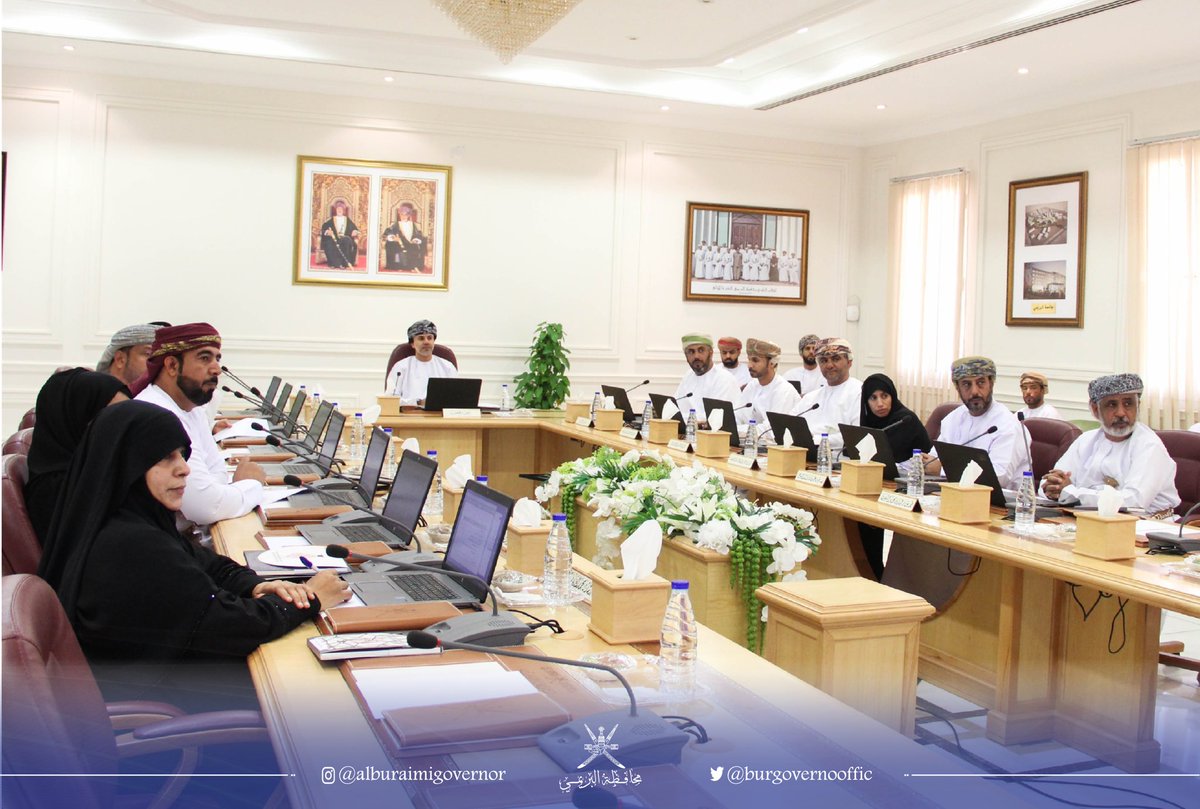 buraimi_al's tweet photo. عقد المجلس البلدي ب #محافظة_البريمي اجتماعه الثاني لهذا العام برئاسة سعادة السيد الدكتور حمد بن أحمد البوسعيدي محافظ #البريمي رئيس المجلس، وأكد سعادته على أهمية متابعة العمل على تنفيذ المقترحات المقدمة من المجلس مؤكداً على أن العام الحالي هو عام التنفيذ. https://t.co/PNHyTXC9qp