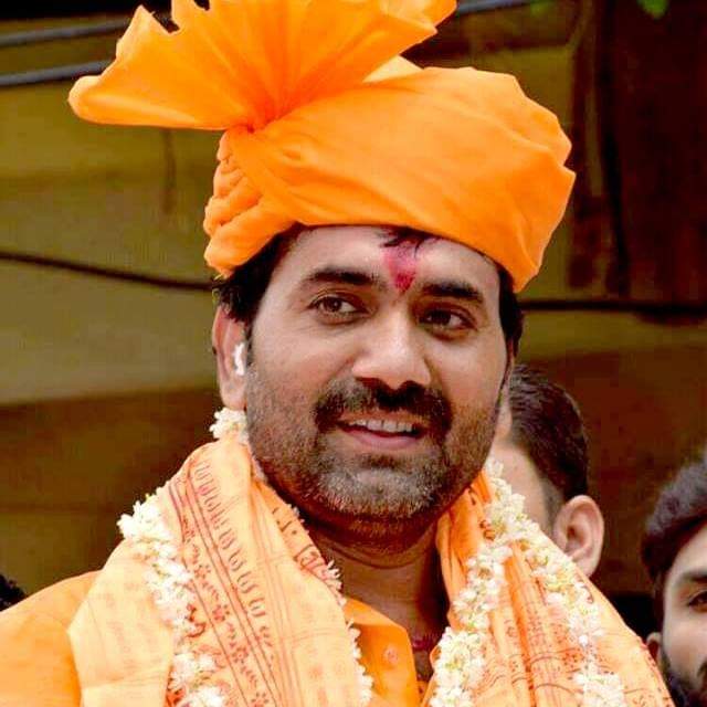 bihaniya1's tweet image. भाजपा युवा मोर्चा इंदौर के पूर्व नगर अध्यक्ष बड़े भाई साहब श्री @GoluShuklaInd जी को इंदौर विकास प्राधिकरण के उपाध्यक्ष नियुक्त होने पर हार्दिक बधाई एवं मंगलमय शुभकामनाएं। 💐🙏                               बाबा महाकाल की कृपा आप पर हमेशा बनी रहे ! #indoredevelopmentauthority