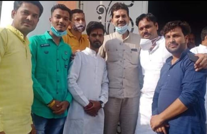 bihaniya1's tweet image. भाजपा युवा मोर्चा इंदौर के पूर्व नगर अध्यक्ष बड़े भाई साहब श्री @GoluShuklaInd जी को इंदौर विकास प्राधिकरण के उपाध्यक्ष नियुक्त होने पर हार्दिक बधाई एवं मंगलमय शुभकामनाएं। 💐🙏                               बाबा महाकाल की कृपा आप पर हमेशा बनी रहे ! #indoredevelopmentauthority