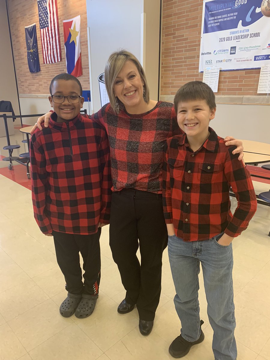 LMartin1083's tweet photo. #PhotoOp when you are #twinning with your @lafsunnyside #assistantprincipal https://t.co/G00KXNEpvB