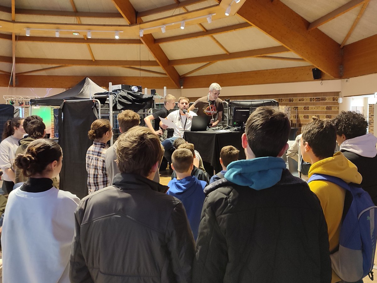 EsportNormandie's tweet photo. Retour en photos sur l'évènement de ce week-end, le Technocom organisé par @ZGen276🎮
Nous sommes impatients de participer à de nouveaux événements et de continuer à partager avec vous notre amour pour le #gaming et l'esport !
#ECN #esportclubnormandie #esport #technocom #ZGen https://t.co/0v2zyhKKrK