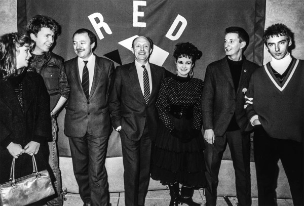 fumefox's tweet photo. Remember this nonsense
#RedWedge
RIP Kirsty MacColl 🙏
left to right, Kirsty MacColl, Tom Robinson, Ken Livingstone, Neil Kinnock, Jill Bryson of Strawberry Switchblade, Billy Bragg and Paul Weller https://t.co/Swmx0NosQi