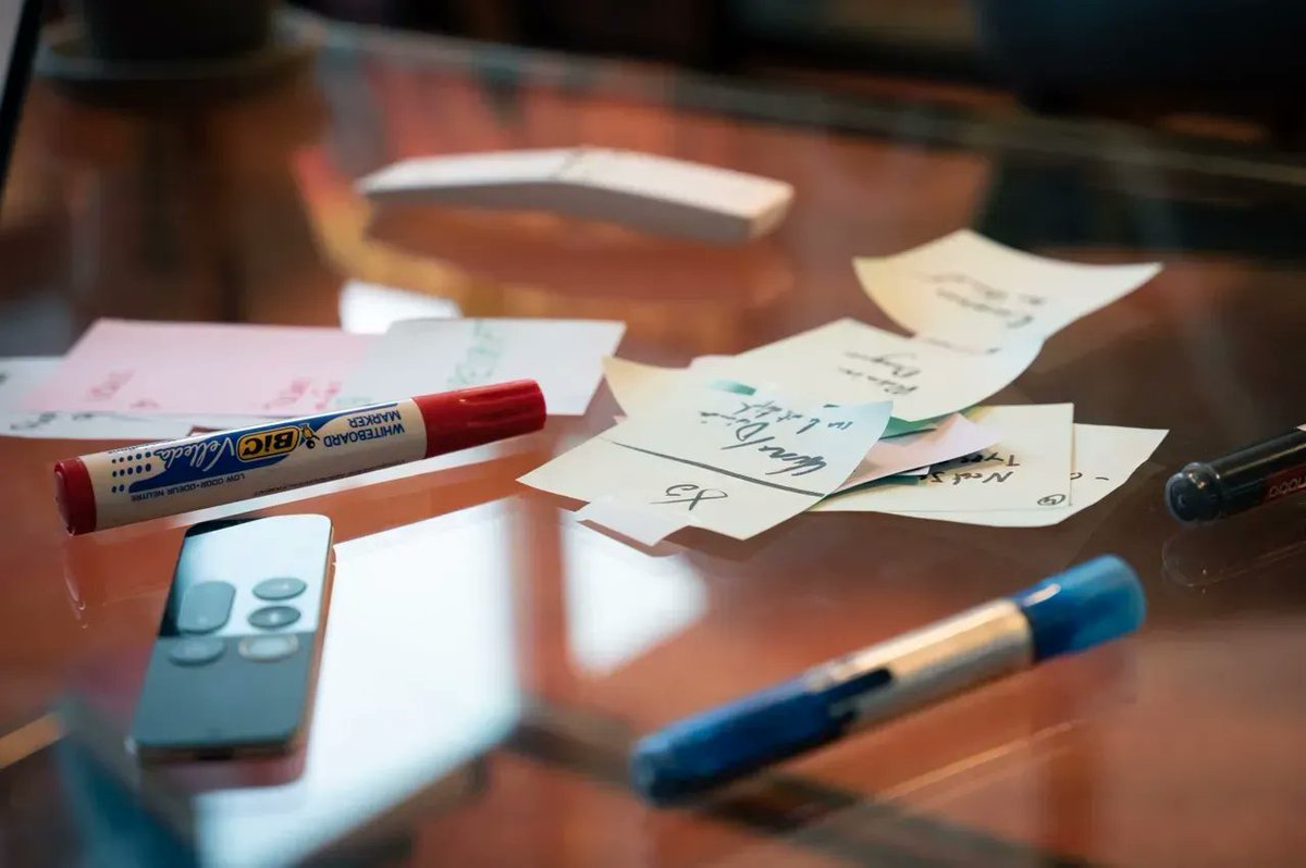 De nombreux projets ont démarré sur ces petits carrés de papier. 
Ce qui commence comme de simples gribouillis sur des post-its finit souvent par devenir votre application préférée !

#agencedigitale #transformationnumerique #productdesign #userexperience #uxui