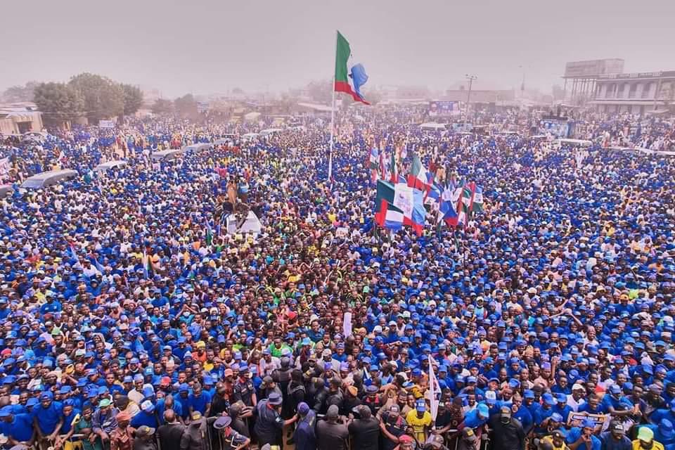 only1topboyy's tweet photo. While Lagos rally was going on, Governor Umar Ganduje was holding it down in Kano.

#BAT2023 https://t.co/aBhn9E4VWT
