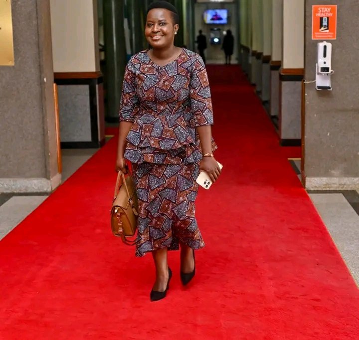 HonTribeless's tweet photo. In photos Senator Essy Okenyuri

This week Women Legislators will dress in African wear to support local designers stitching African style. I have to say a huge thank you to my local tailor George Otieno at Nairobi Textiles who always helps ensure that I look neat.@essyokenyuri https://t.co/DX8v3lKukJ