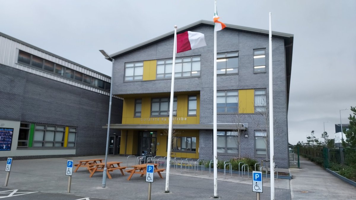 The flags fly high after another great day of workshops in @ColnaCoiribe. 
Another talented TY group 👏🏻👩🏻‍💻👨🏻‍💻👍🏻
#Webdesign #html5 #CSS #3DGameDev #3dmodeling