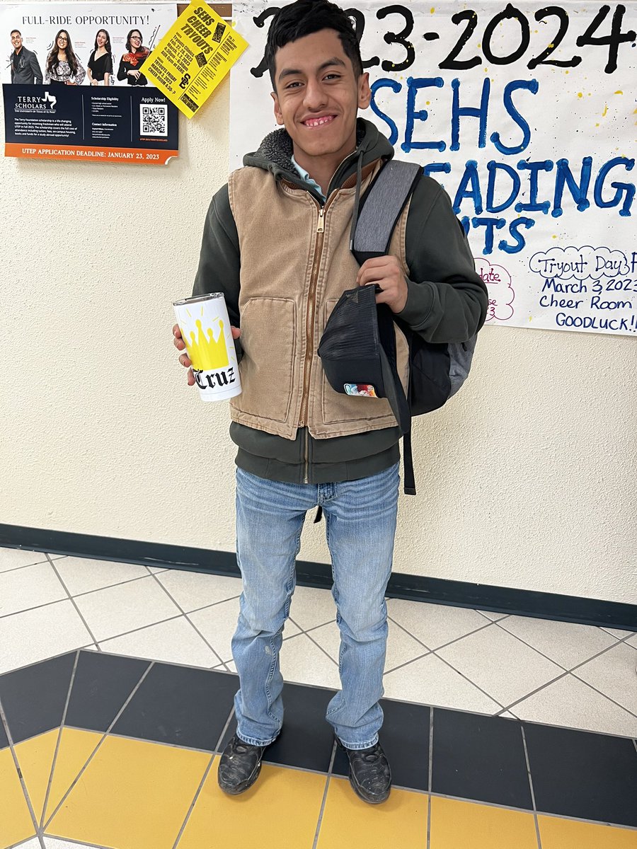 meliley1130's tweet photo. The Crafting Eagles at work! Join us Mondays after school in room 402. Contact Mrs. Leyva for more info. #crafts #sehs https://t.co/iTq7Ojz5Qm