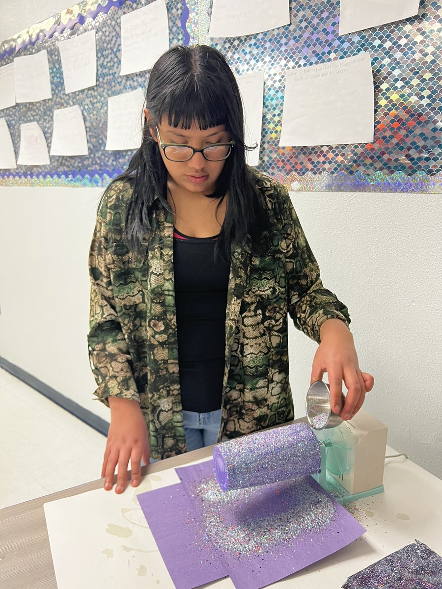 meliley1130's tweet photo. The Crafting Eagles at work! Join us Mondays after school in room 402. Contact Mrs. Leyva for more info. #crafts #sehs https://t.co/iTq7Ojz5Qm