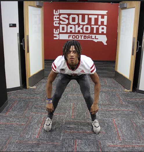 DavieianW's tweet image. Thanks to @SDCoyotesFB for a awesome visit, hope to be back soon! #goyotes @CoachBrown_DL @CoachBagnell @CoachTaylorDB @CoachVanAsperen @AllenTrieu @PrepRedzoneNE @MidwestFootbal1