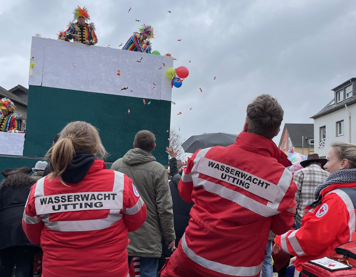 WaWaUtting's tweet photo. Endlich wieder #Karneval! Mit elf Helferinnen und Helfern unterstützten wir die Kameraden vom #DRK Bornheim. https://t.co/iPxJwgnJsJ https://t.co/J5aTeNmLV3