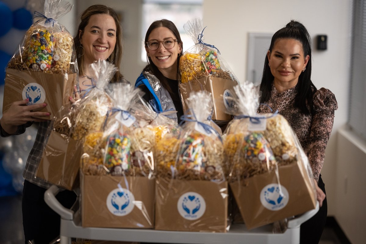 sasan_goodarzi's tweet image. Last week, we purchased $1M worth of items from small businesses and donated them to local non-profits. 10K employees from 17 @Intuit sites around the world supported our first #SmallBizBigImpact Day. A win-win for all involved and just another way we’re powering prosperity.