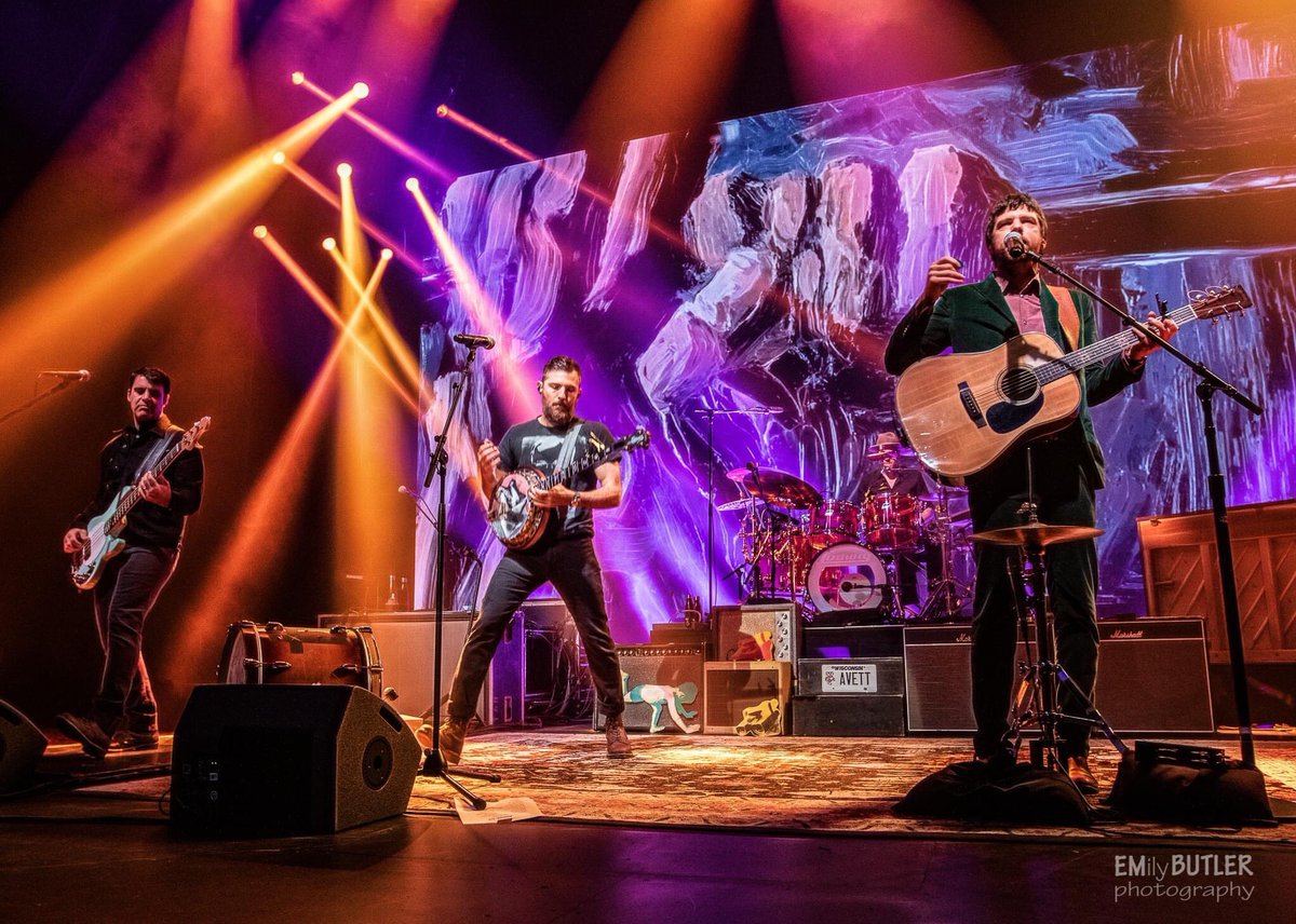 theavettbros's tweet photo. JUST ANNOUNCED!
6/16 @AmpOzarks 
6/20 @PeoriaCivicCntr

#AvettGuild pre-sale TOMORROW 2/22 @ noon local. Sign up: https://t.co/xsIAfpYhGD. Public on-sale 2/24. https://t.co/Z2v4oazPyB