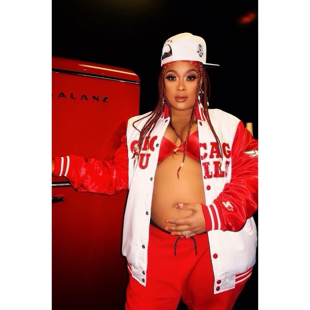 Da Brat is pregnant!!! Congrats to Da Brat and Judy on their new bundle of joy!!
.
.
.
#dabrat #judydupart #darealbbjudy #ilovejudy #newbundleofjoy #congrats #newbabyontheway