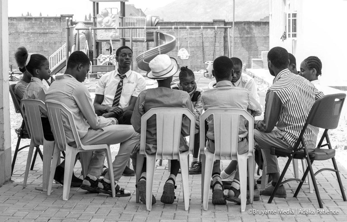 youthhubafrica's tweet photo. To instill empathy, kindness, and understanding amongst young adults, YouthHubafrica, in partnership with Narrative 4, organized an empathy session for students in F.C.T, Abuja.
#Narrative4
#YouthHubAfricaProgrammes https://t.co/5TFe66oF8T