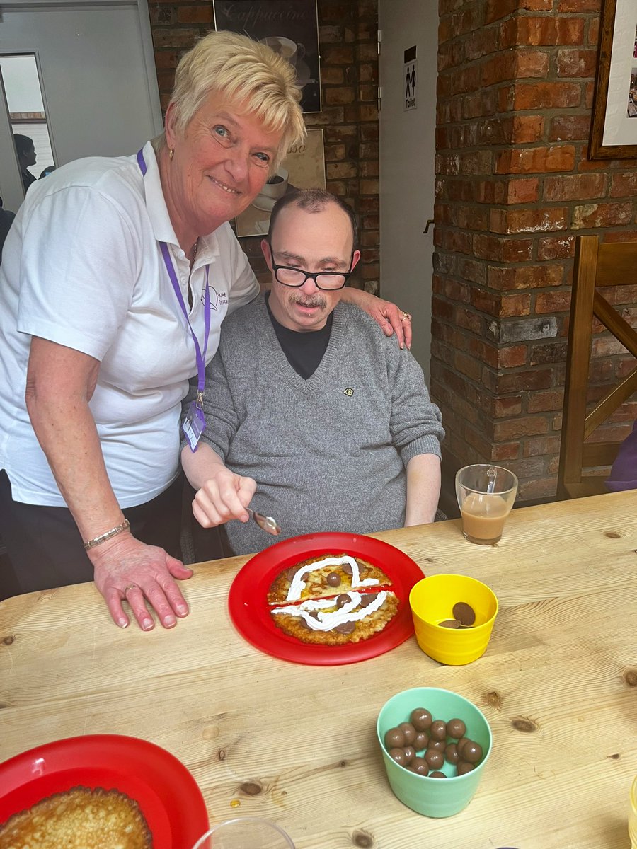ElmTreeCourt1's tweet photo. SAME DIFFERENCE -  This afternoon our friends from @SameDifferenc17 came to see us, it was so good to meet up once again after such a long time. We all decorated some pancakes and enjoyed eating them #hicaactivities https://t.co/WjSCtPsa7K