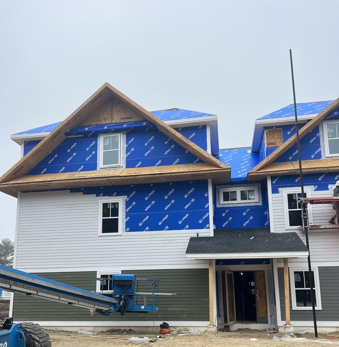 DakotaPartners_'s tweet photo. Woodland Cove, a new community located minutes from the Cape Cod bridges, will begin welcoming new residents by the end of 2023. Check out the progress on this new @PHIUS1 community! #DakotaDevelopments #CreatingHousingThatMatters #PassiveHouse #affordablehousing #LIHTC https://t.co/J0CkiIjlCp