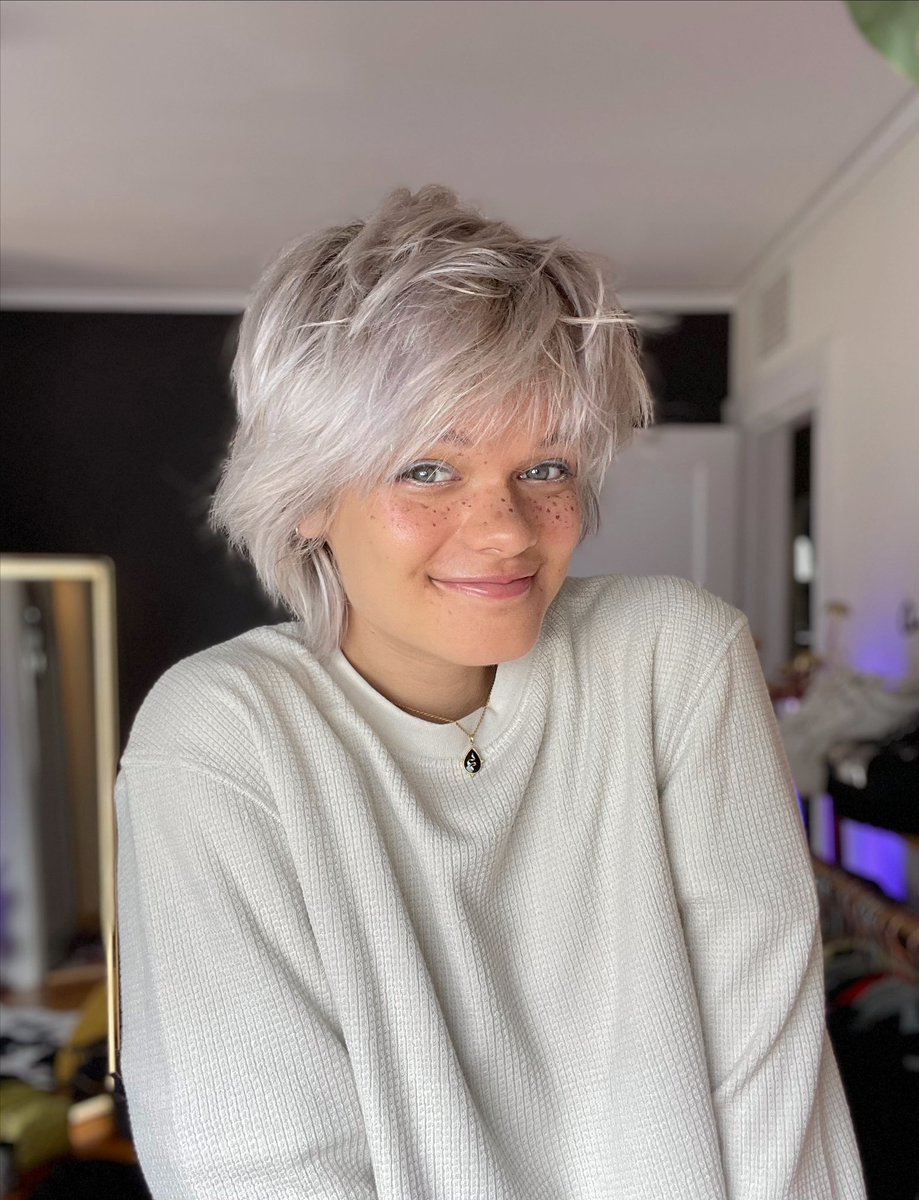 annellestaal's tweet photo. shoutout to the person who said “remember when Annelle was attractive, what happened?” on stream the other day 

if me being myself isn’t cute to you then byeeeeee :) 🏳️‍⚧️ https://t.co/kA4Y792PiN