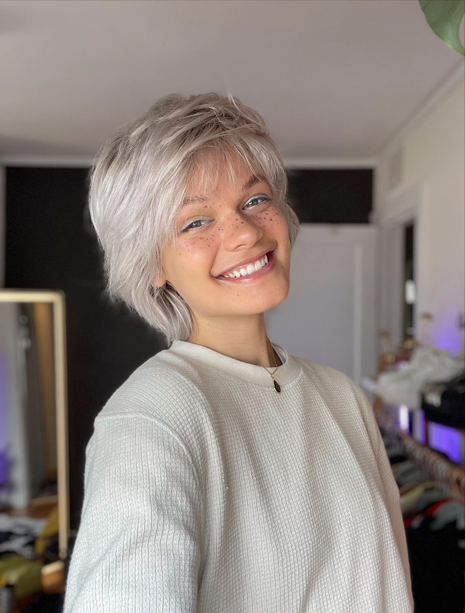 annellestaal's tweet photo. shoutout to the person who said “remember when Annelle was attractive, what happened?” on stream the other day 

if me being myself isn’t cute to you then byeeeeee :) 🏳️‍⚧️ https://t.co/kA4Y792PiN