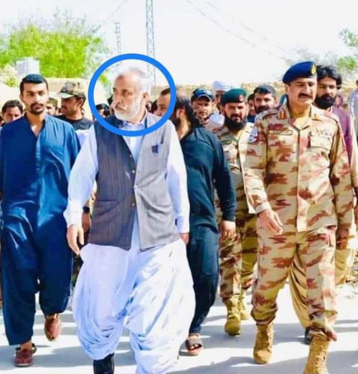 tUba_NaSsiR's tweet photo. #قاتل_سردار_عبدالرحمن_کھیتران
اندھا ہے بہرہ ہے یا پھر بے ایمان ہے 
تمھارے شہر کا جو حکمران ہے https://t.co/8F3aCCOoFN