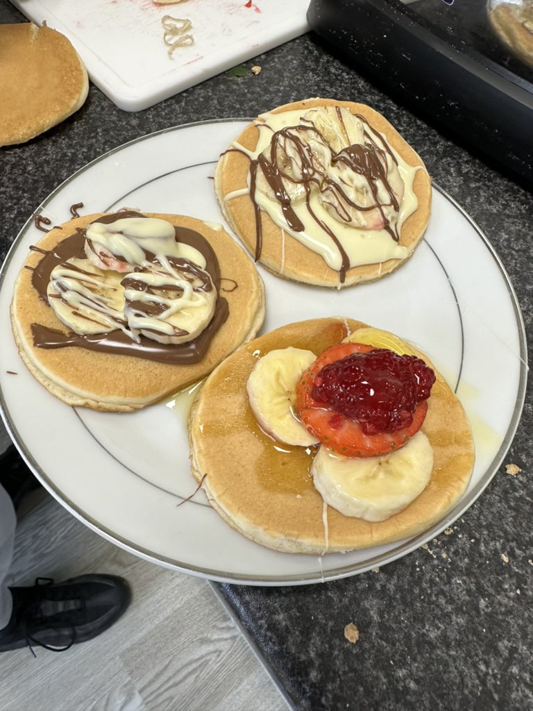 clackscsss's tweet photo. Some our secondary pupils made pancakes to share with the school at lunch today π₯ #teamcsss #Pancake https://t.co/U477r7tSd8