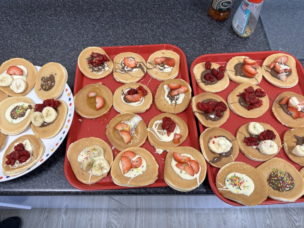 clackscsss's tweet photo. Some our secondary pupils made pancakes to share with the school at lunch today π₯ #teamcsss #Pancake https://t.co/U477r7tSd8