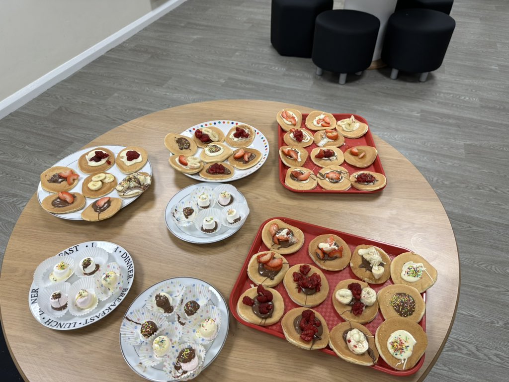 clackscsss's tweet photo. Some our secondary pupils made pancakes to share with the school at lunch today π₯ #teamcsss #Pancake https://t.co/U477r7tSd8