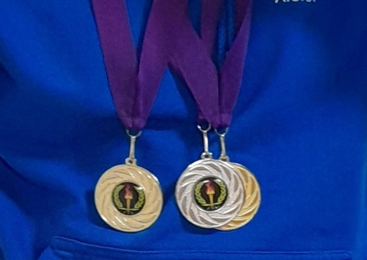 ASfD_HSS's tweet photo. Medals galore!! 
Gold for 50m breast stroke
Gold for 50m Front crawl
Silver for 50m back crawl
Congratulations to our P7 pupil who had a very busy weekend.
#achievement #swimming https://t.co/S07mtDpJyd