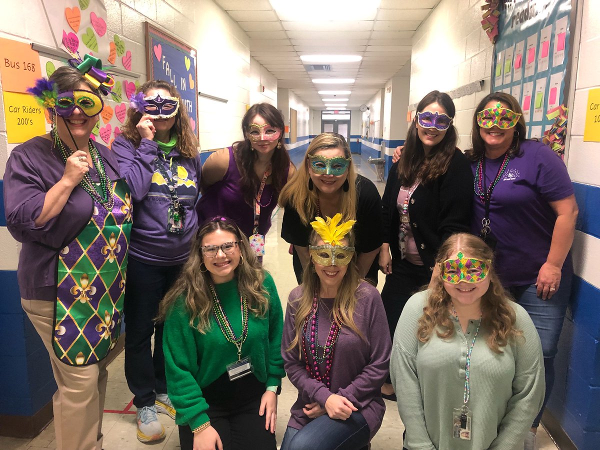 dream_grade's tweet photo. Celebrating and learning about Mardi Gras in third grade @ATeam3rd @oesrams #oakrams @BartlettSchools #NoPlaceIdRatherB https://t.co/JjBgMzybLw