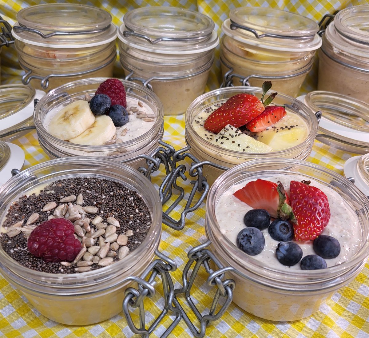 ktstanding's tweet image. Energy boosting overnight oats for the boarders @FrenshamHeights this morning @birch_gmsil @ashep64 @NSkevington75